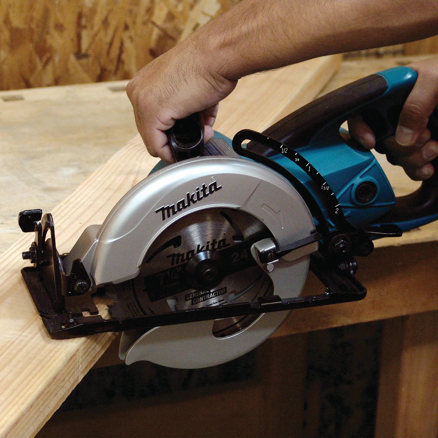 Makita 7 1/4 Inch Hypoid Saw Factory Serviced - Image 3