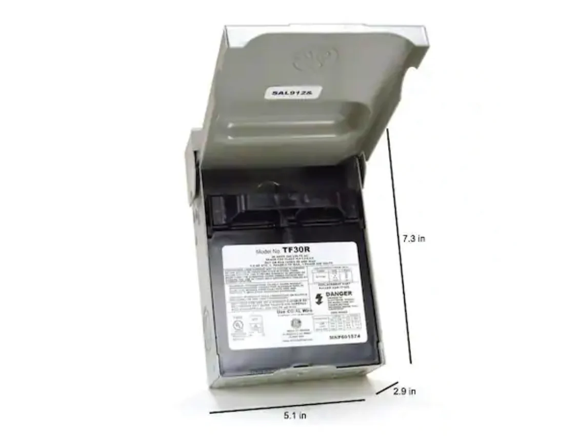 GE 30-Amp 120/240-Volt Fused AC Disconnect - Damaged Box - Image 6