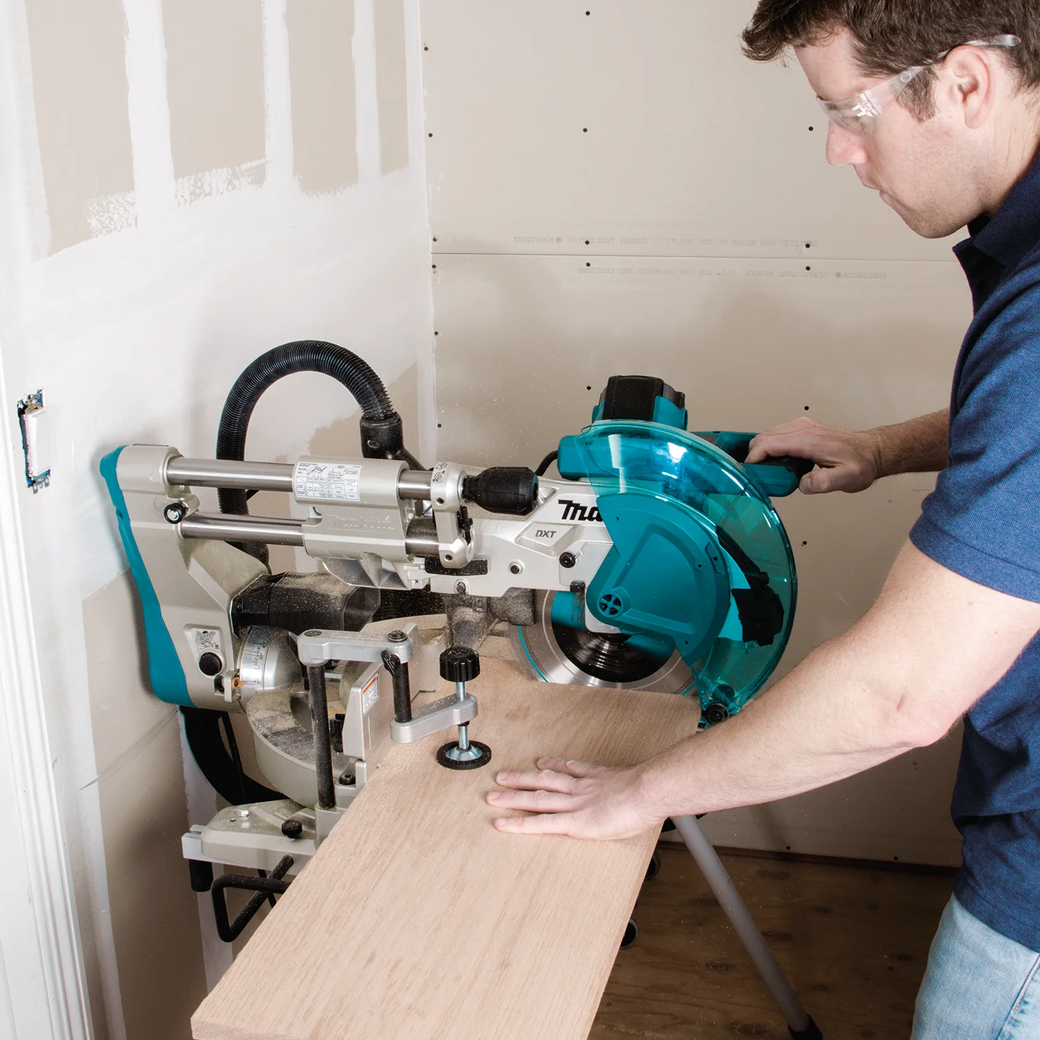 Makita 10 Inch Dual Slide Compound Miter Saw Factory Serviced - Image 13