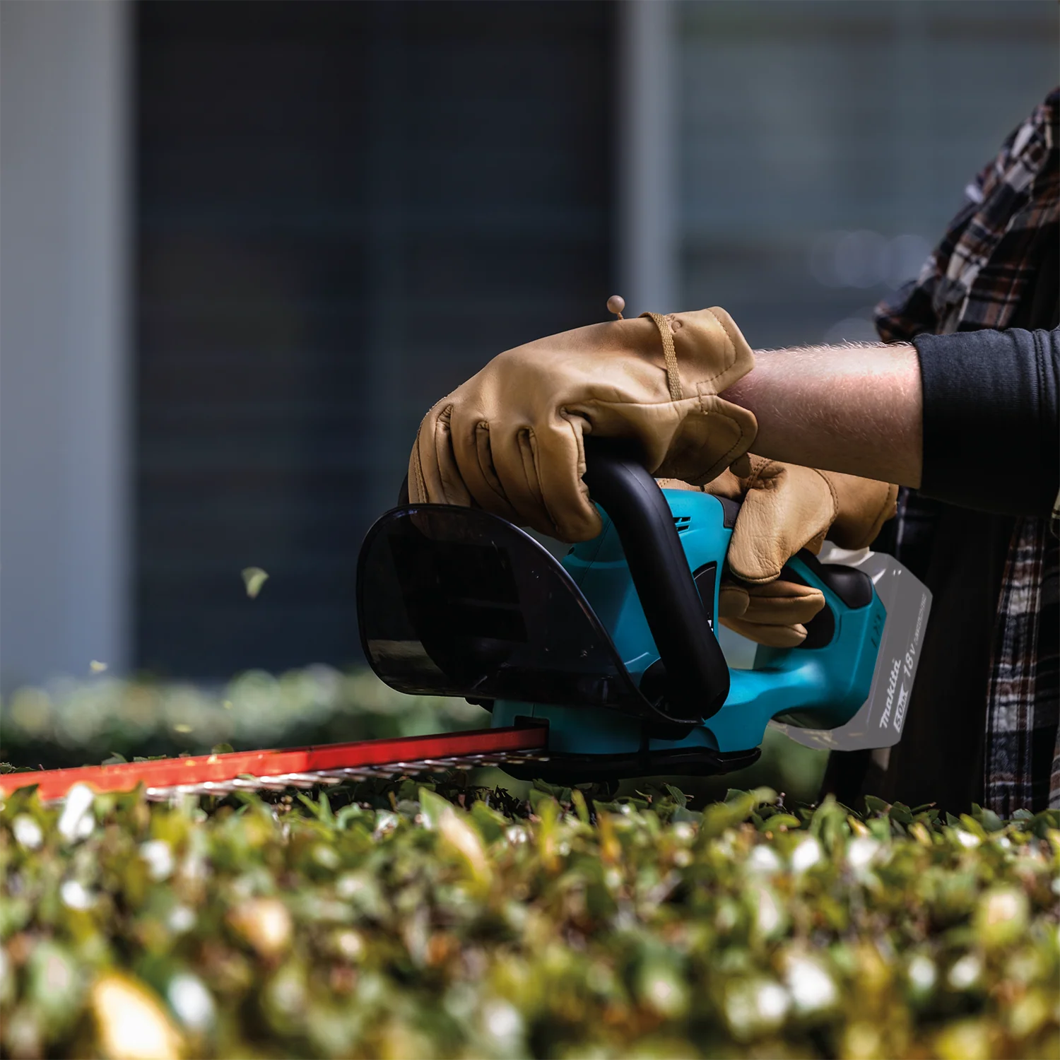 Makita 18 Volt LXT Lithium Ion Cordless 22 Inch Hedge Trimmer Factory Serviced  Tool Only - Image 7