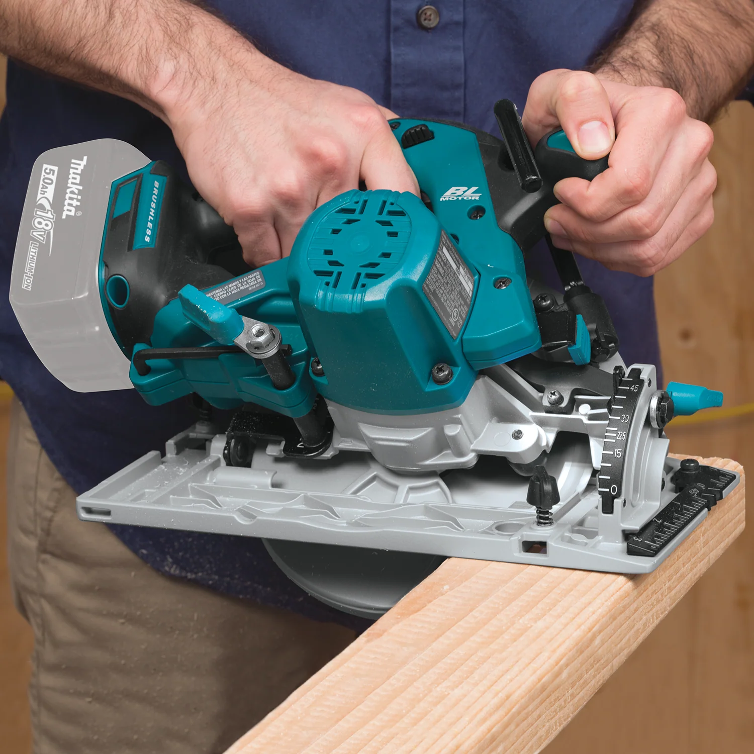 Makita 18 Volt  6.5 Inch Brushless Cordless Circular Saw Factory Serviced Tool Only - Image 8
