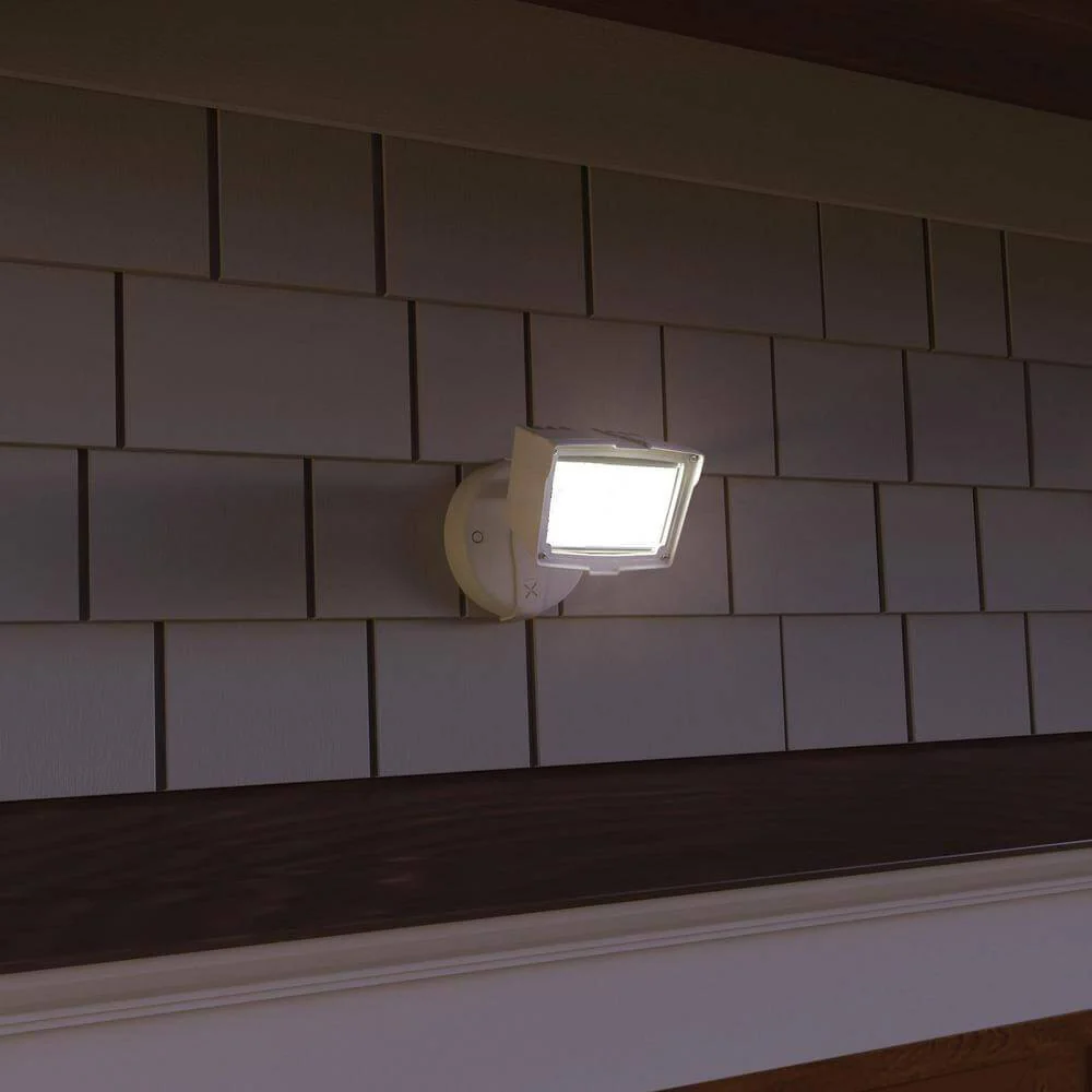 Halo White Outdoor Integrated LED Small Head Security Flood Light with 1475 Lumens 5000K Daylight Switch Controlled Damaged Box - Image 2